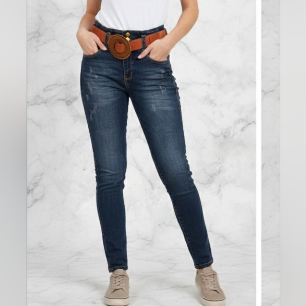 Stylish Tan Belt with Gold Buckle